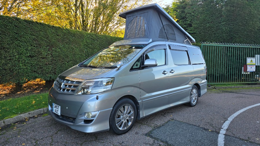 303. Toyota Alphard 3.0L Automatic