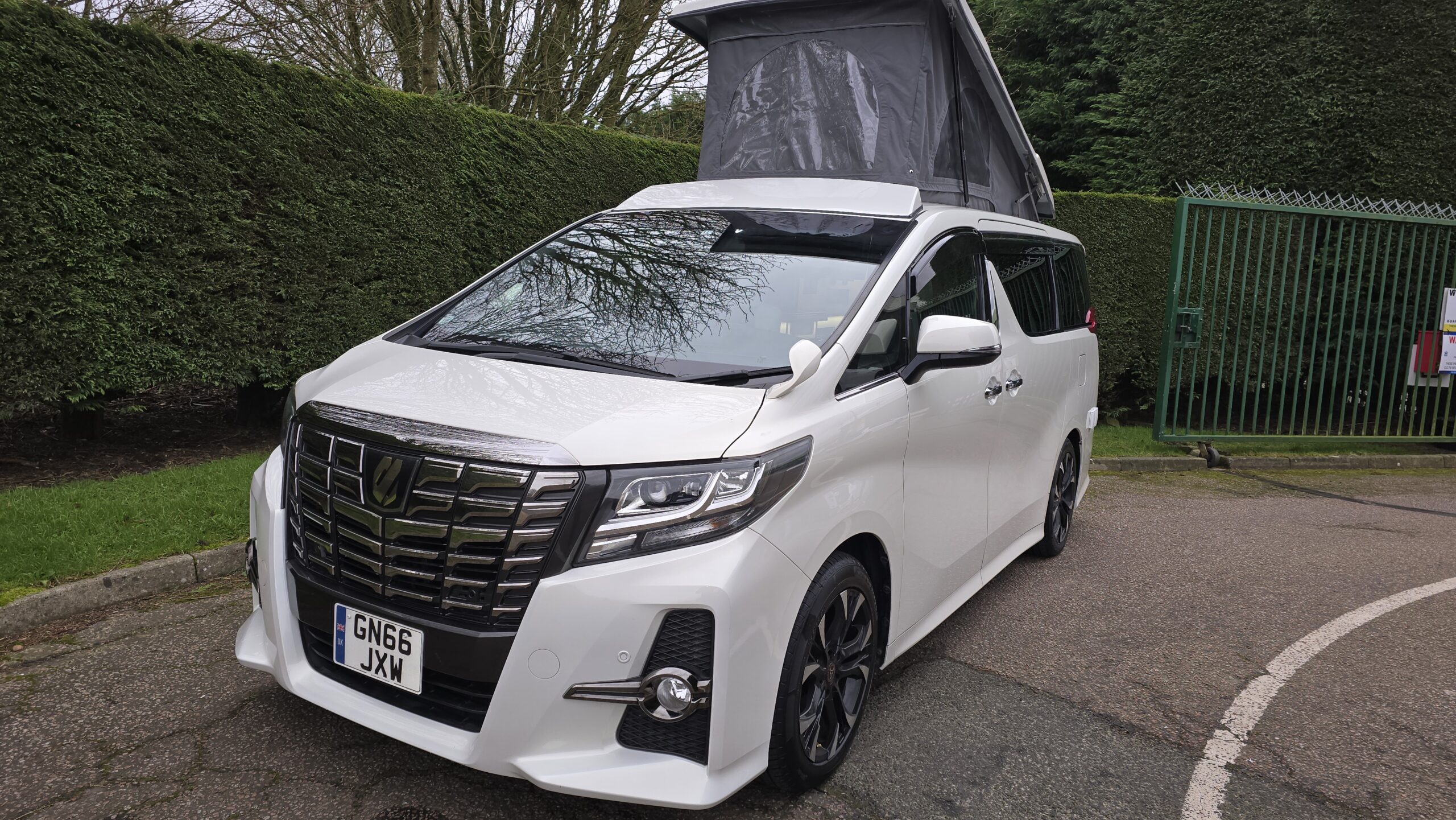 309. Toyota Alphard 2.4L Automatic