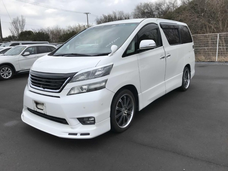 370 Toyota Vellfire 2.4L Automatic.